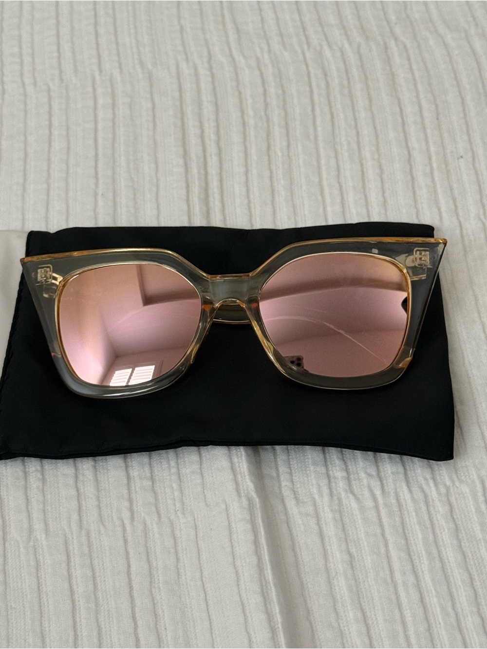 Quay Clear Frame Sunglasses with Pink Lenses - Women Accessories